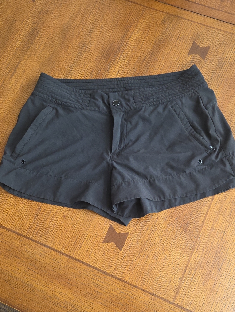Athleta Grey Women's Performance Athletic Shorts with Zipper Pockets